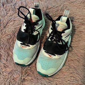 Nike White and Teal Sneakers with Black Accents